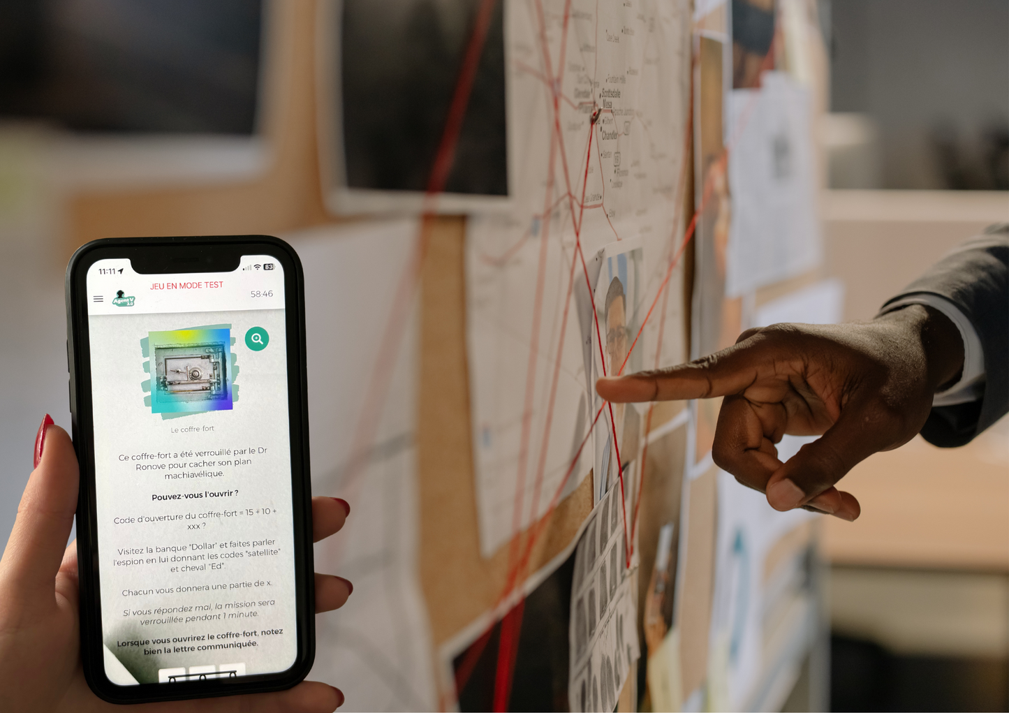 Jeu d’enquête urbaine Agent V : mission immersive d’espionnage en centre-ville, énigmes et défis en équipe pour séminaire, team building ou sortie loisir