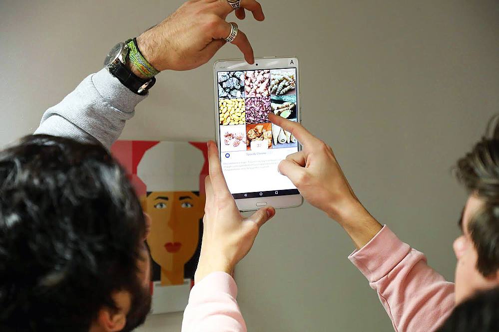 Equipes réalisant un team building digital The Wall Of Fame Insiders